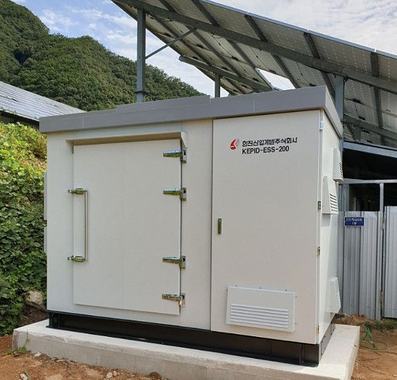 황금태양광발전소 통합형ESS 구축사례 사진