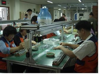 수원지점, 장애우와 함께 전기콘센트, 실장갑 등 만들어…