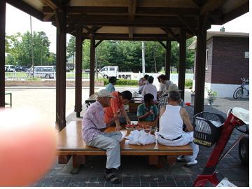 수원지점, 말복더위 ‘닭죽과 수박’으로… 급식소 봉사활동
