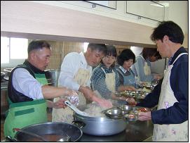 포항지점, 복지관 무료급식소 배식