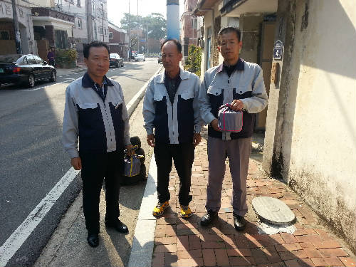 도시락 배달중 찍은 봉사단 사진