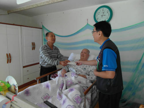 추석맞이 불우이웃 상품권 전달