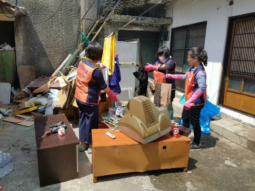 관내 독거노인 방청소 및 주위환경 정리