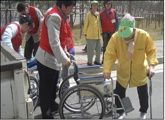 광명지점, 어르신들과 휠체어로 봄꽃 나들이