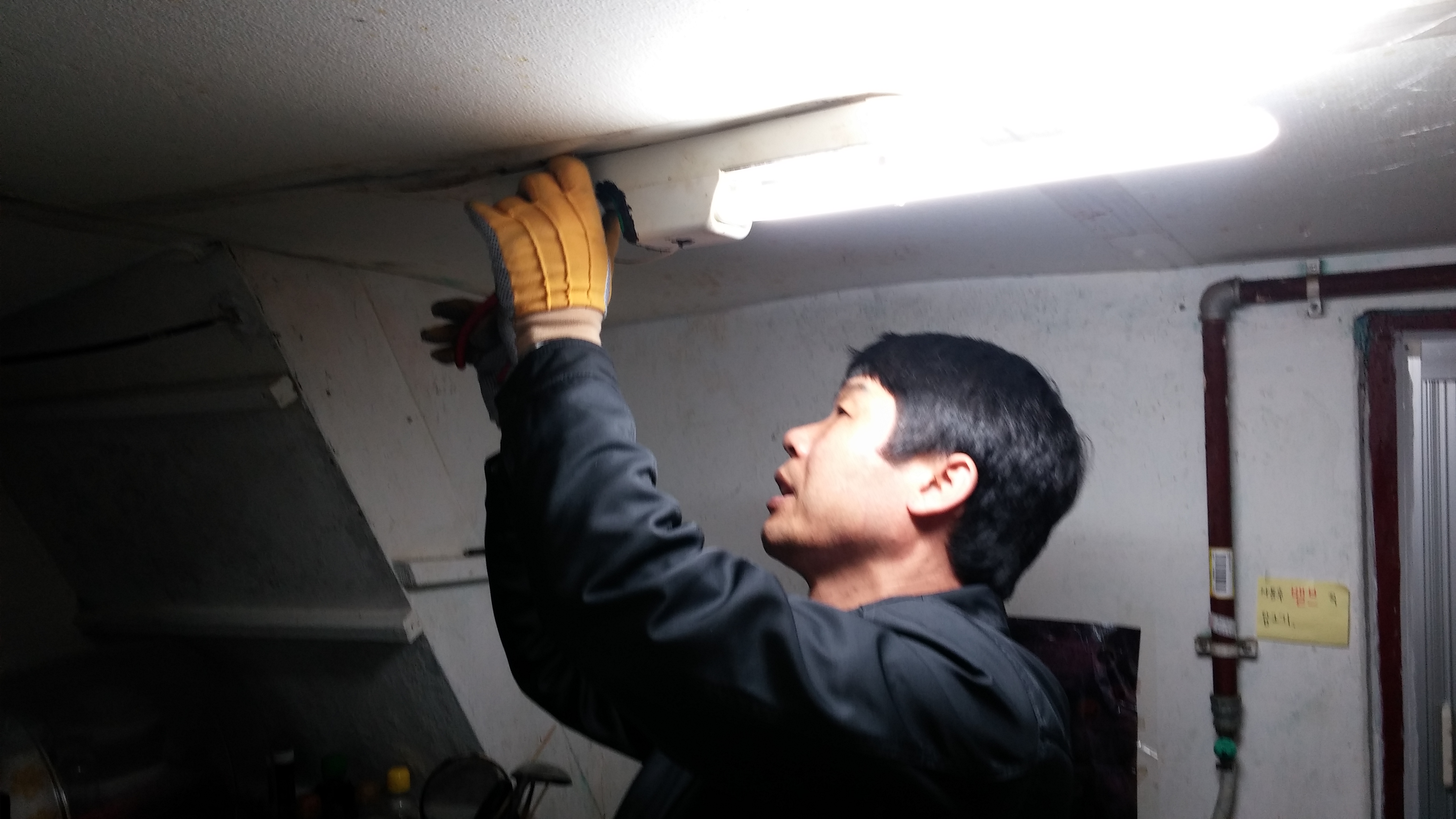 독거노인 가정 배선 및 전등 교체 작업