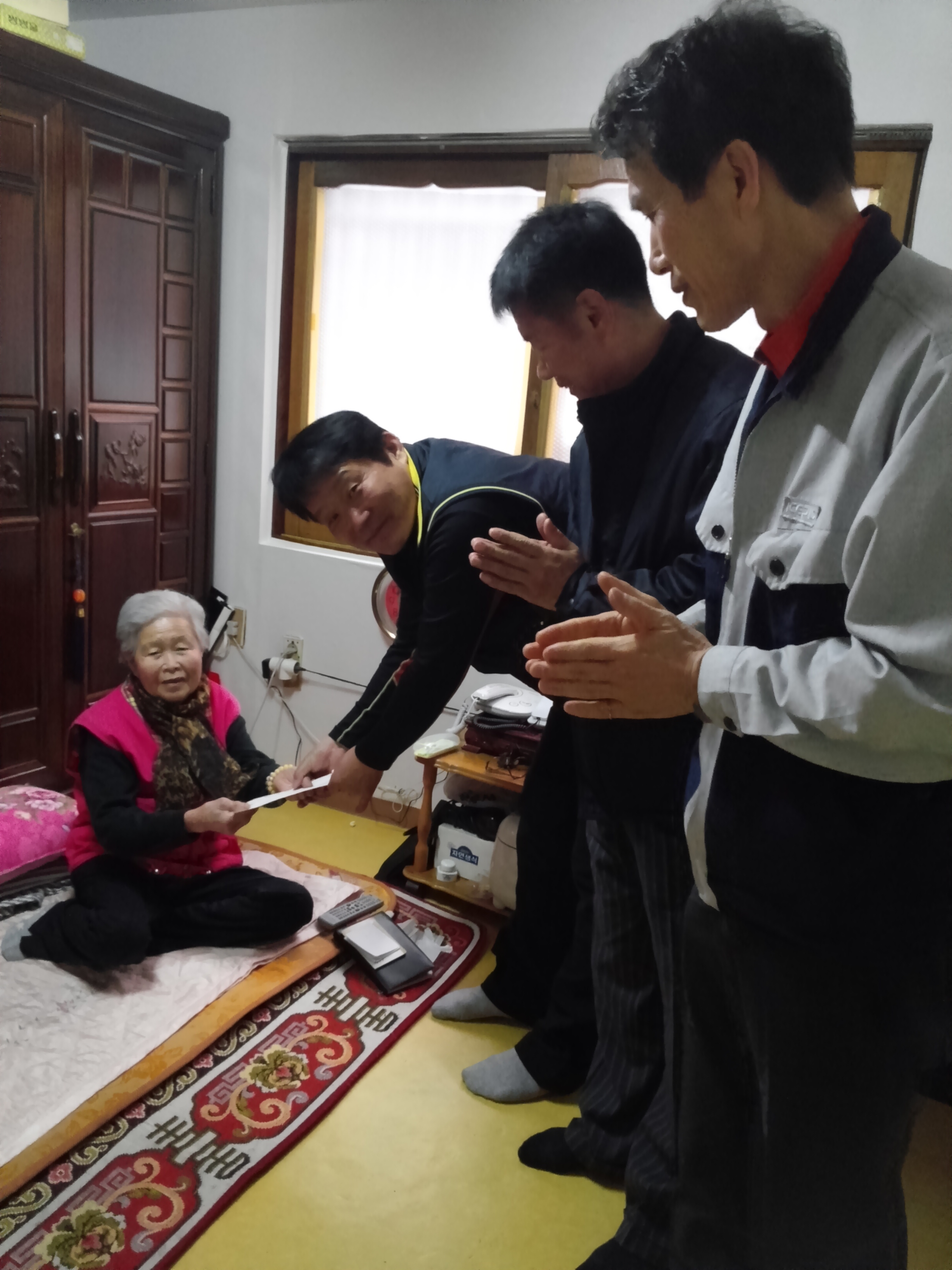 1지역본부 성남지점 저소득층 독거노인 지원 시행