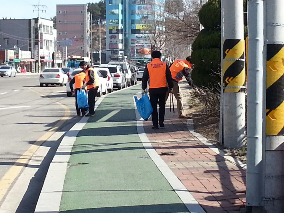 1지역본부 속초지점 환경정화활동 - 거리청소 사진
