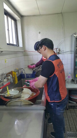 [마산지점]나누리 봉사단 무료배식 봉사활동 설거지 사진