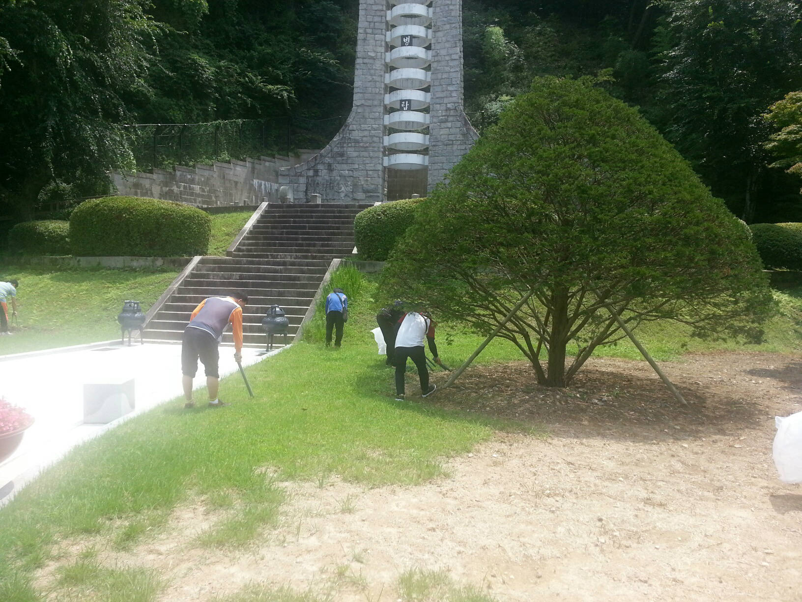 의병탑 주변 환경정화 활동