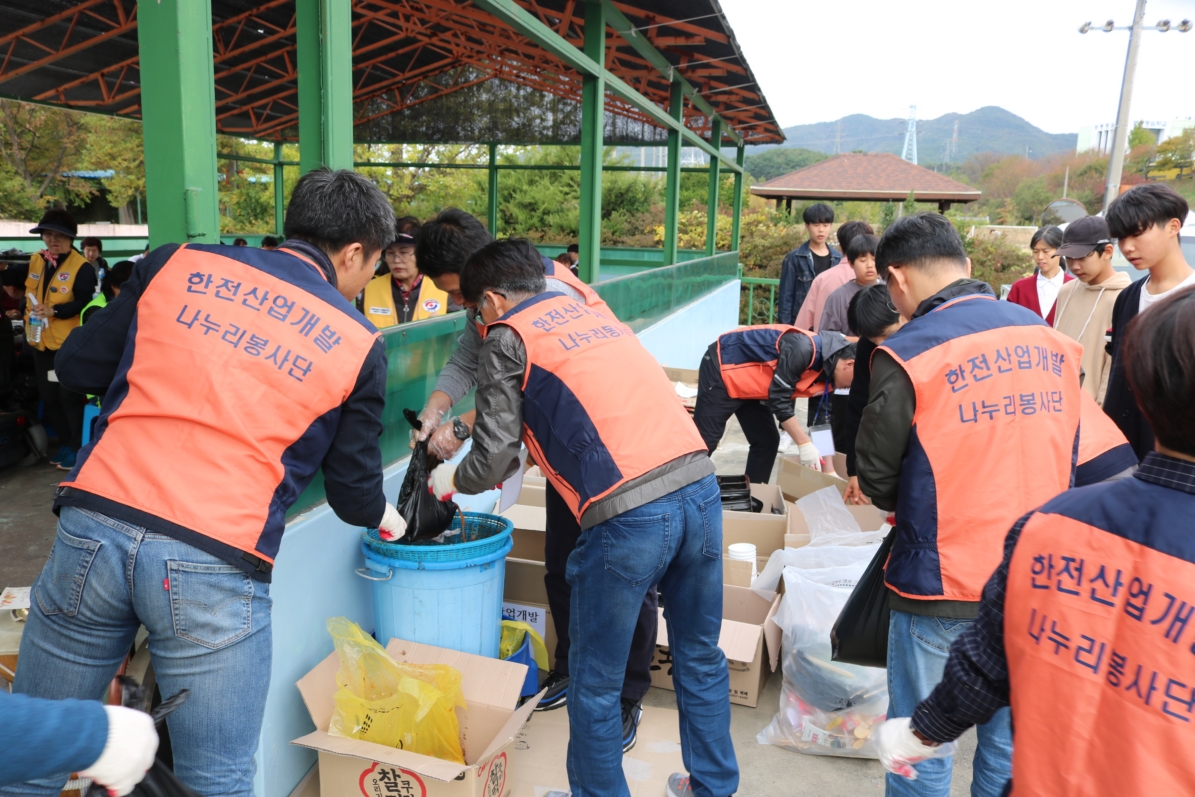 지역사회공헌을 위한 문화예술마당 자원봉사활동