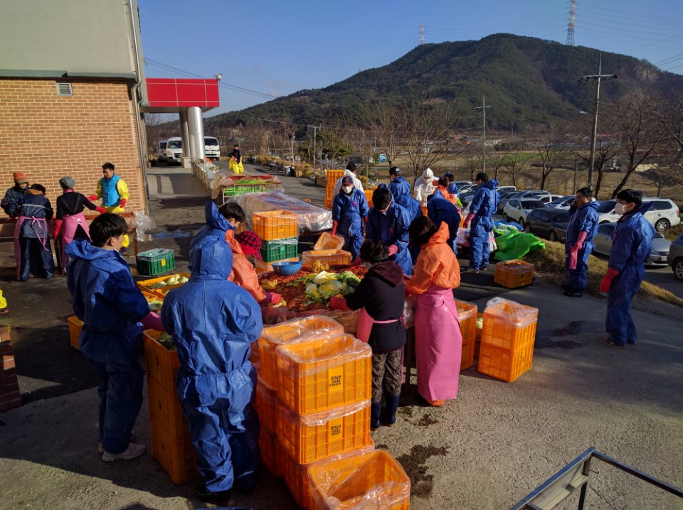 당진사업처 노인요양시설 평안실버 김장봉사 시행