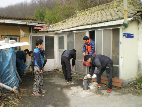 독거노인 생필품 지원 및 주거환경 정리 활동