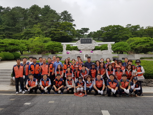 1지역본부 남부지점 국립현충원 묘역정화활동