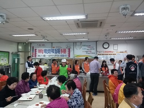 어버이날 어르신 초청 무료 점심제공 봉사