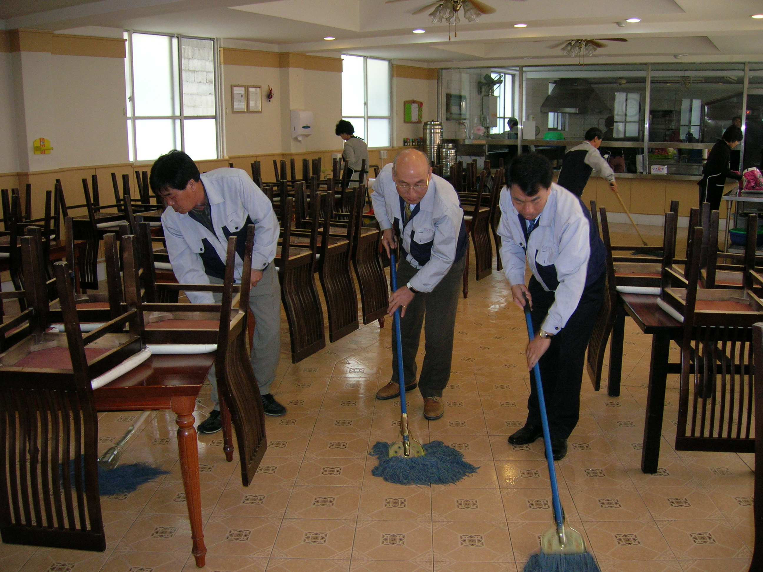 부산진지점, 신애재활원 방문 봉사