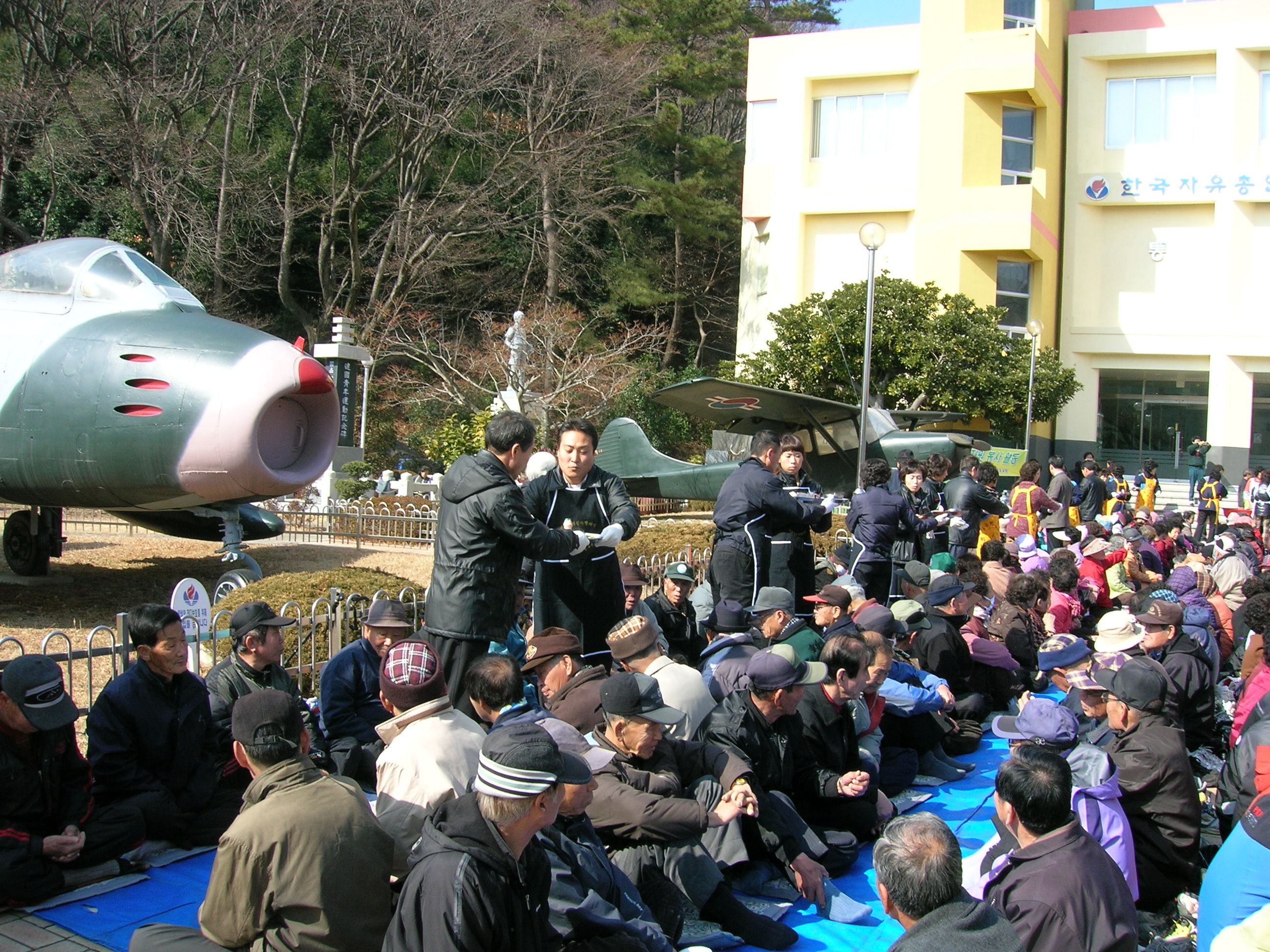 부산진지점, 불우노인 점심 대접 행사 참여