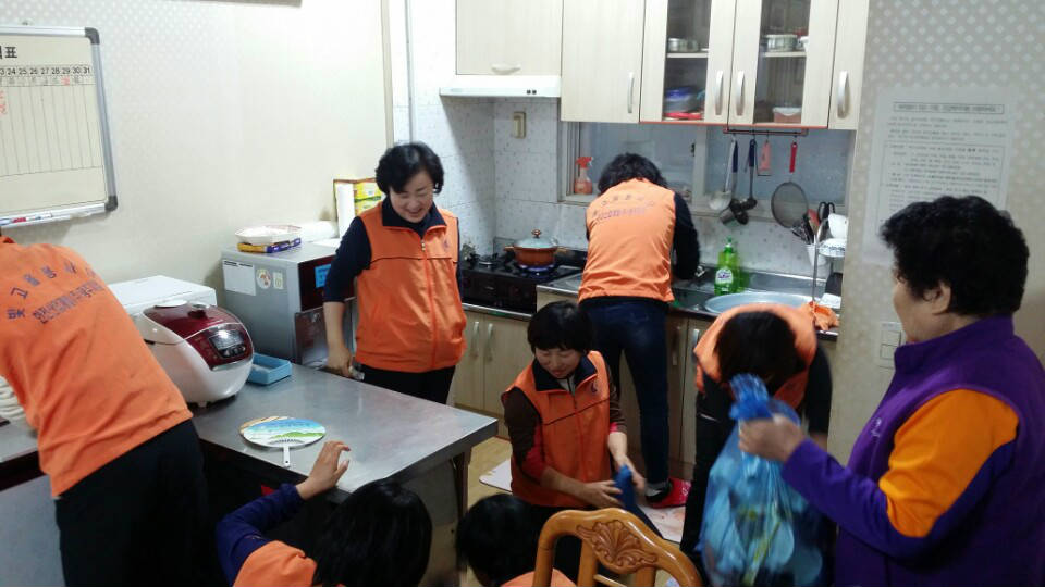 용문 노인정 노력봉사 시행