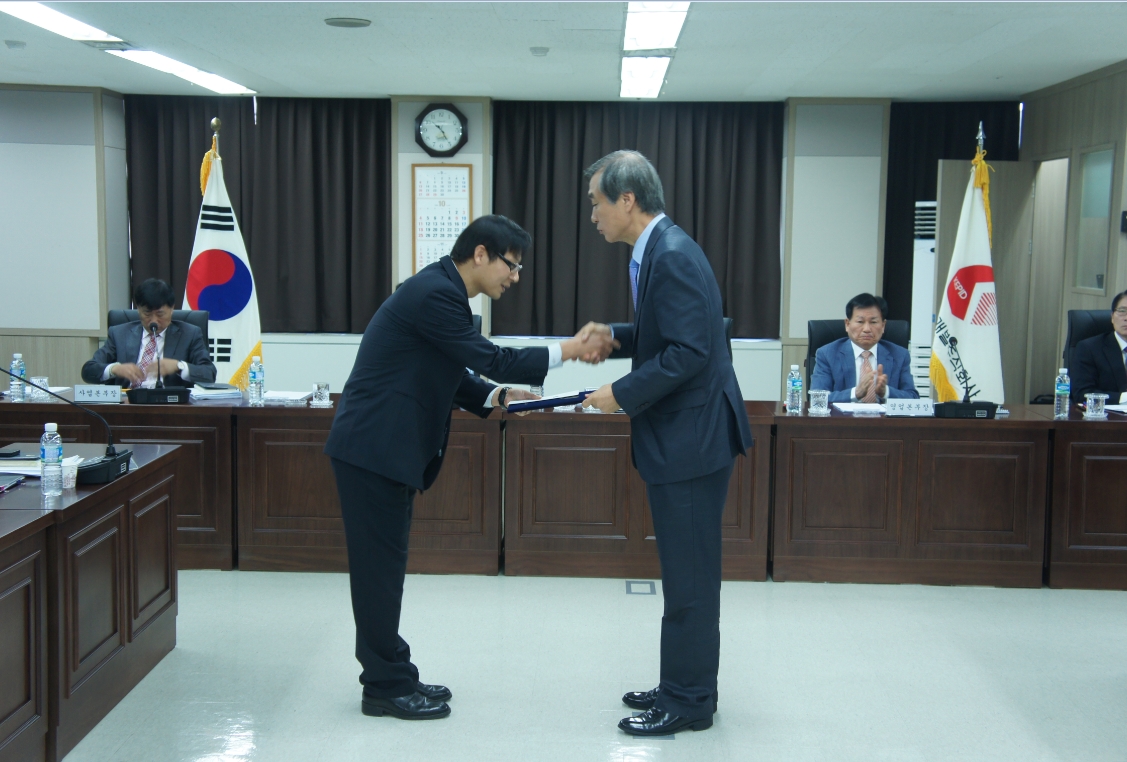 시상식사진 - 사장님과 함께
