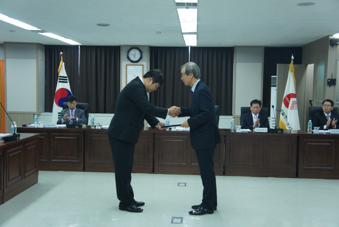 시상식사진 - 「한산을 빛낸 얼굴」15년 일곱번째(10월) 포상
