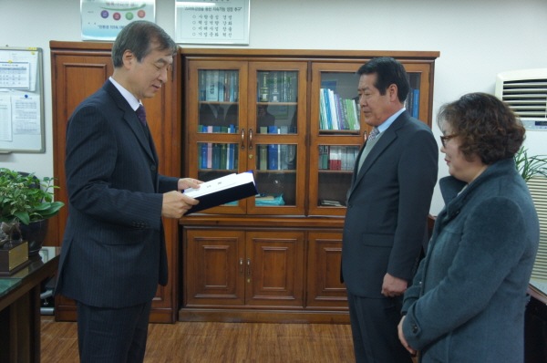 시상식사진1 - 「한산을 빛낸 얼굴」16년 첫번째(02월) 포상