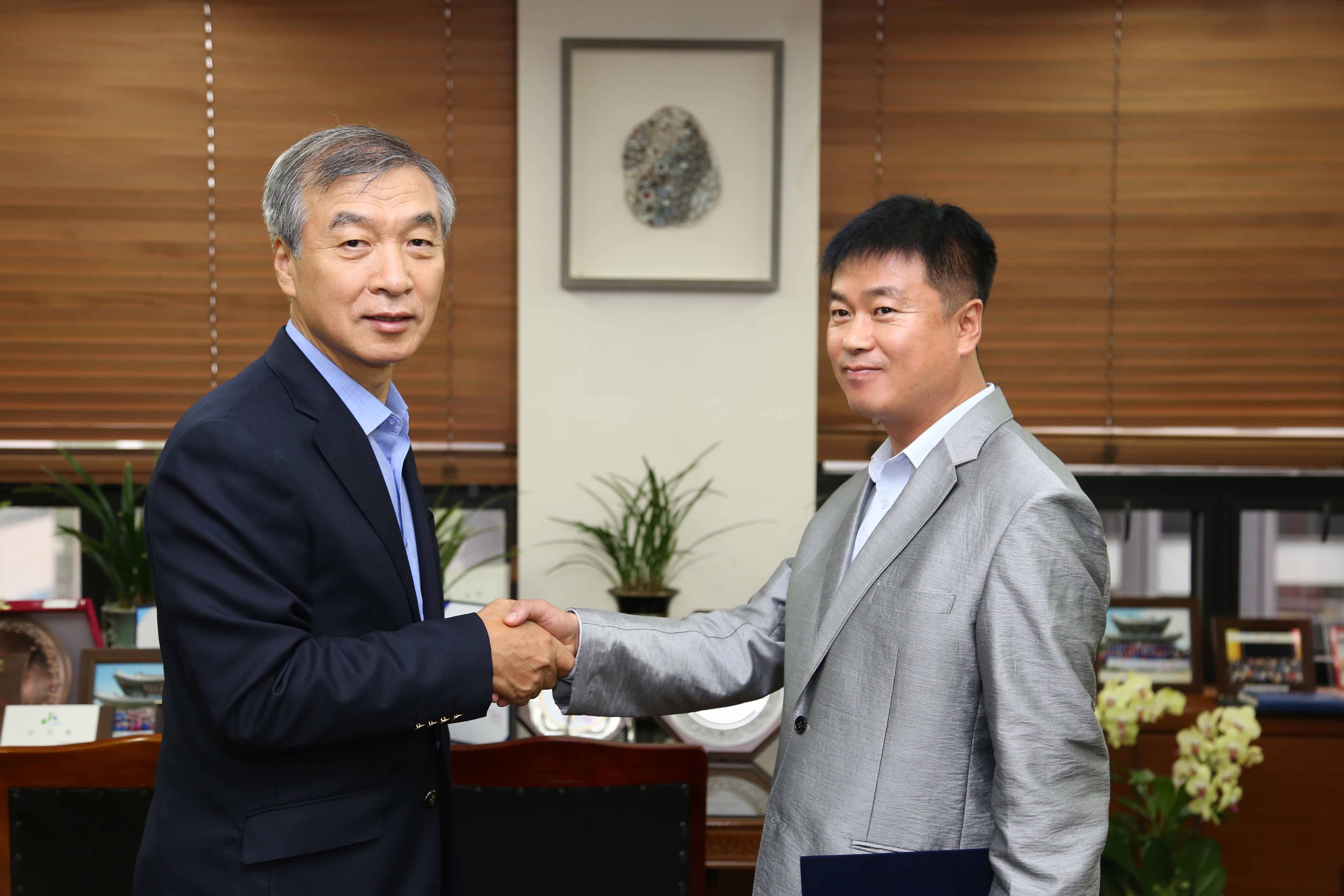 시상식사진1 - 한산을 빛낸 얼굴」16년 네번째(06월) 포상